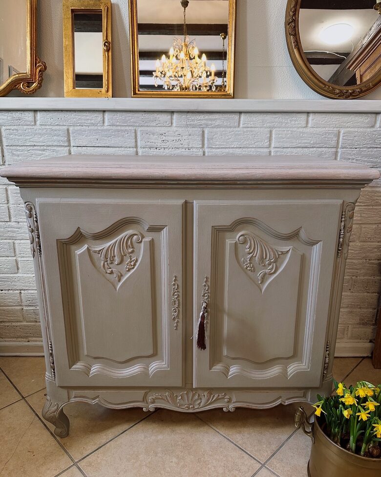 Luija stila skapīts