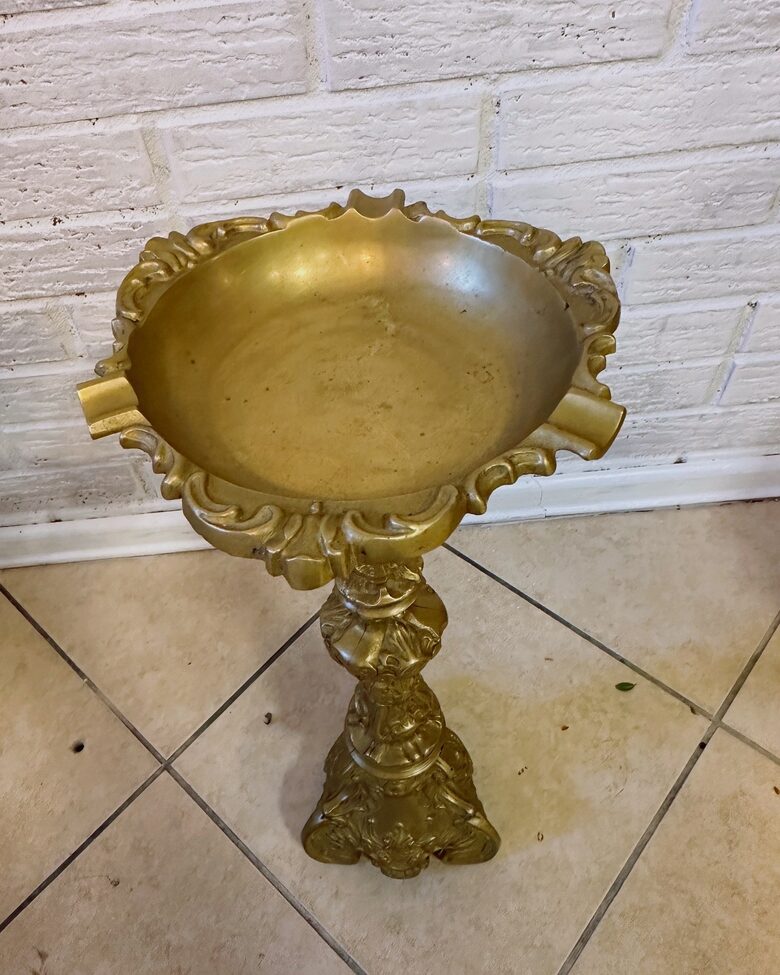 Svečturis / putnu dzirdinātava