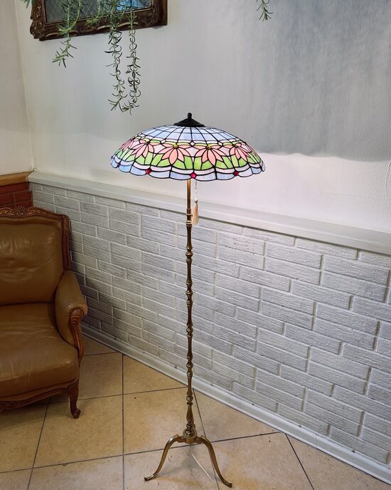 Tiiffany smalkā stāvlampa