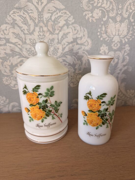 Opāla baltā stikla trauki