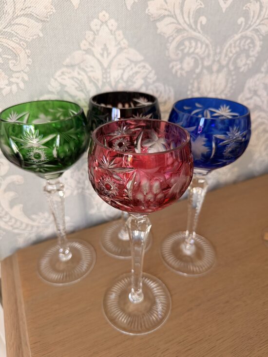 Krāsainā kristāla glāzes