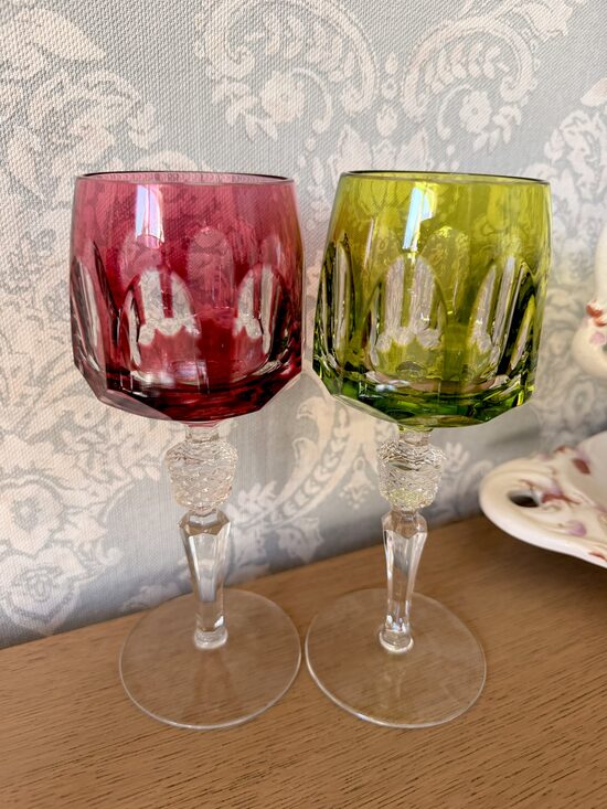 Krāsainā kristāla glāzes