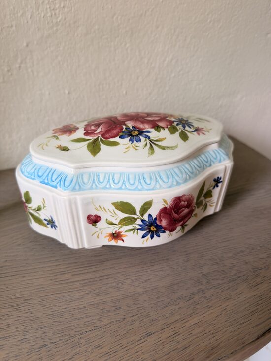 Porcelāna lāde