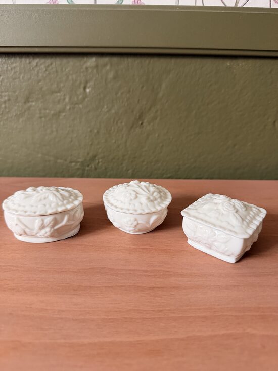 Mazās porcelāna lādītes